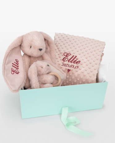 Personligt presentset till baby med gosedjur, babyfilt och gosedjur med bitring.