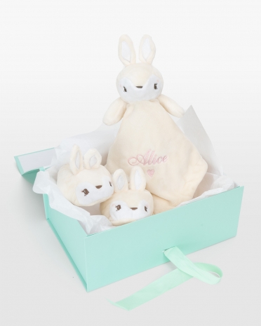 Presentset med snuttefilt med namn och babytofflor