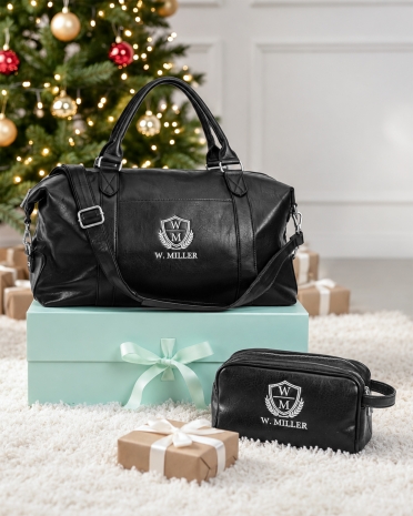 julklappstips till honom med svart broderad weekendbag och necessär