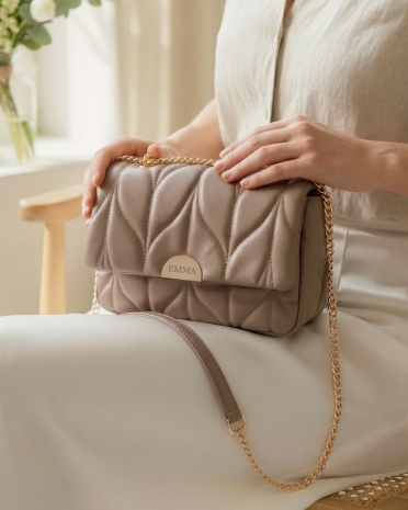 Brun handväska med namn