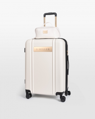 Resväska och necessär med namn i färgen creme