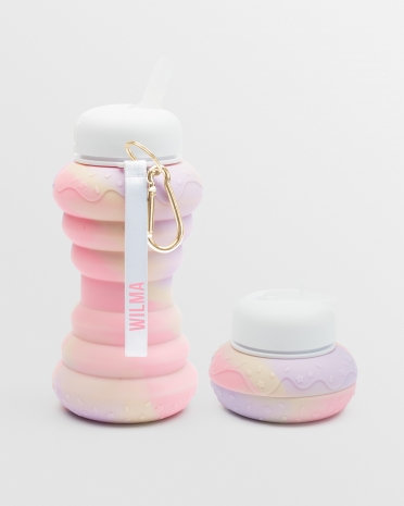 Barnvattenflaska med namn tillverkad av silikon.