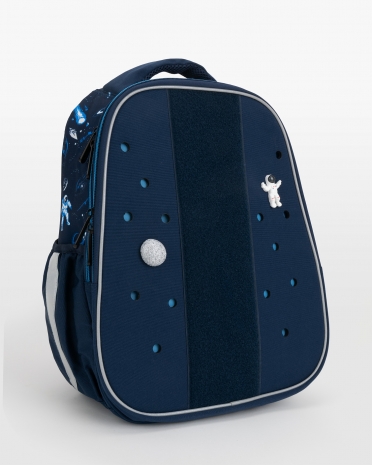 marinblå barnryggsäck med rymdtema