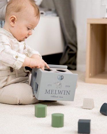 Blå klosslåda med elefantmotiv, namn och valfri text