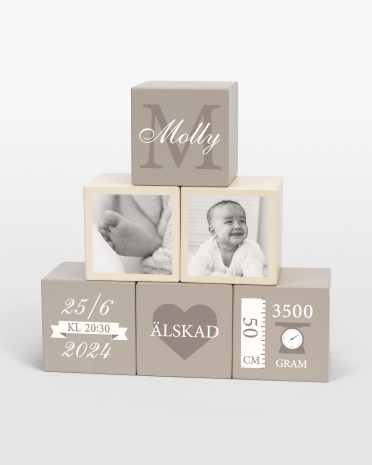 Träklossar med namn och bild