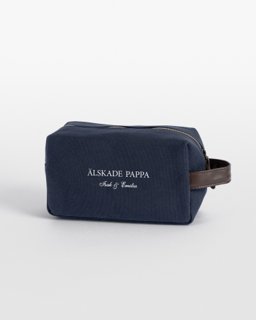 marinblå necessär med namn till pappa