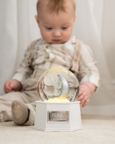 Lampa med speldosa och graverat namn