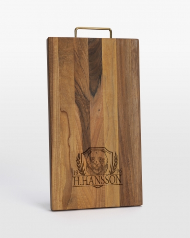 skärbräda i valnöt med personlig gravyr