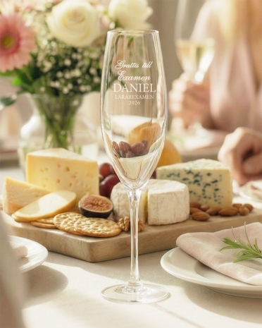 Champagneglas med personlig gravyr för examen