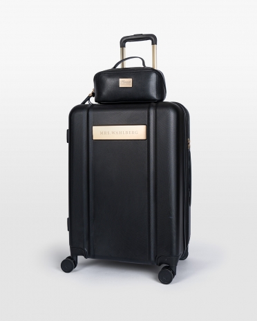 Resväska och resenecessär i set