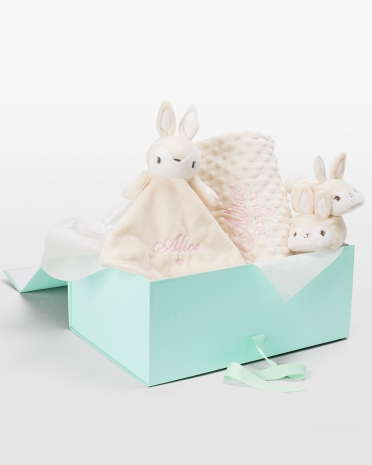 set med babyfilt, snuttefilt och babytofflor med namn