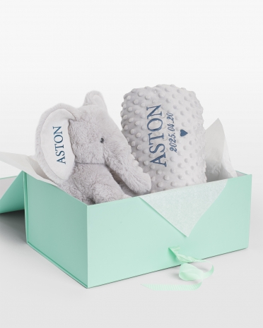 presentset med gosedjur och babyfilt med namn