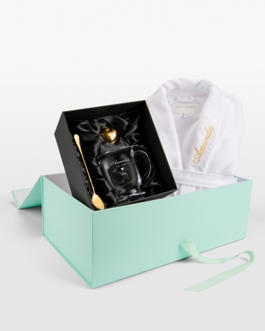 Badrock och tekopp-set med namn i presentlåda