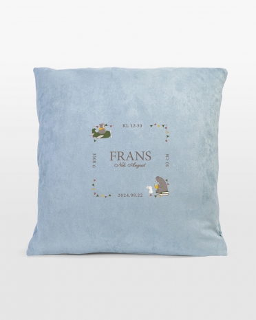blått kuddfodral med namn, vikt längd och datum