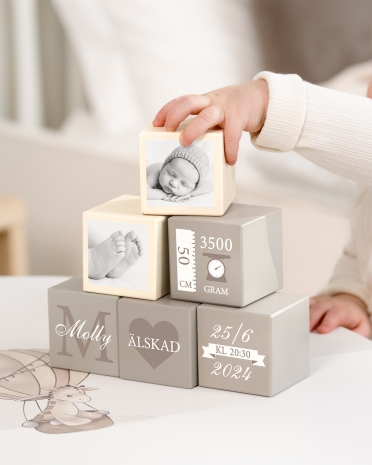 klossar med personligt motiv och text till bebis