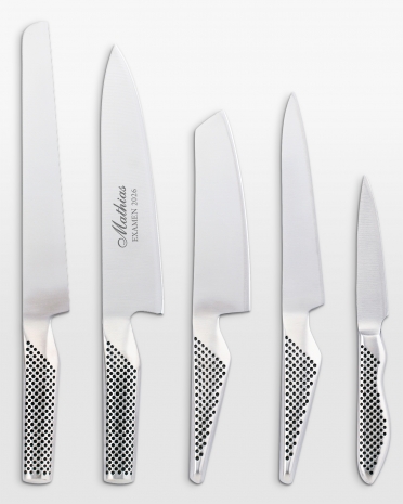 Knivset från global med personlig gravyr - perfekt examenspresent