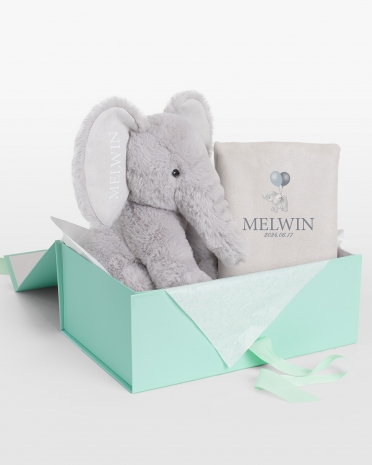 presentset med gosedjur och kuddfodral med namn