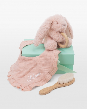 personligt gåvoset med namn till nyfödda