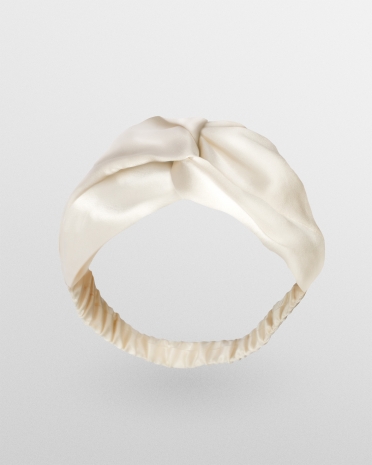 Lyxigt hårband i siden som skyddar håret mot slitage och onödig friktion