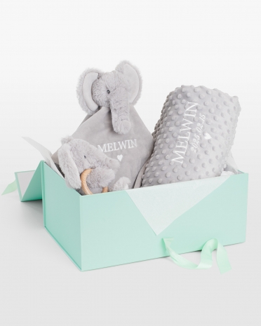 presentset med snuttefilt, bitring och babyfilt med namn