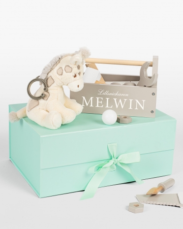 Speldosa och verktygslåda med namn