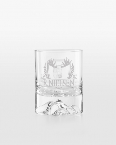 Whiskyglas graverat med namn och älgmotiv