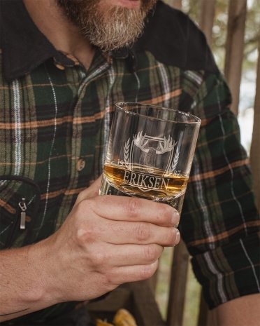 graverat whiskyglas med valfritt namn och jaktmotiv