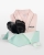 presentset med rosa morgonrock med namn och svarta fluffiga tofflor i damstorlek