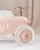 sparkbil för barn med fina detaljer