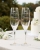 Vackra champagneglas med personlig gravyr, guldkant och dekorativa ringar