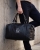 Svart weekendbag i herrmodell broderad med valfritt namn