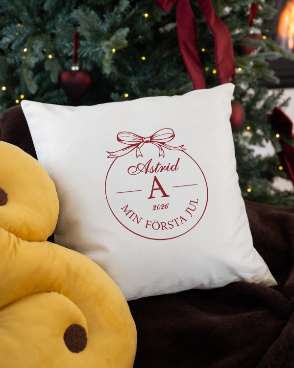 Vitt kuddfodral med personligt tryck och julmotiv