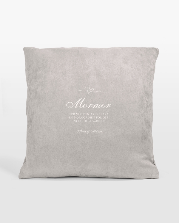 Grå kudde med personlig text till mormor