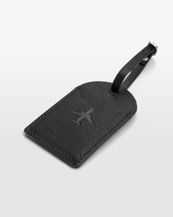 Svart bagagetag med plats för alla kontaktuppgifter