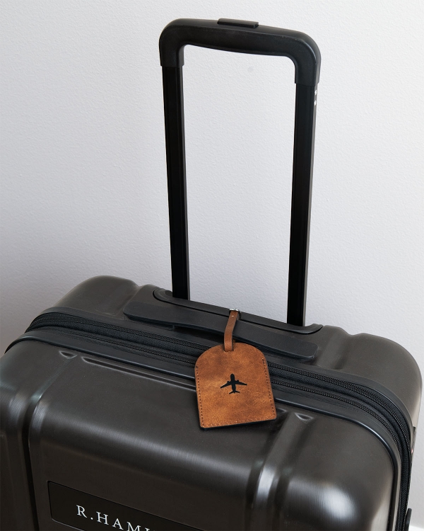 adresslapp till resväska i cognac-färg