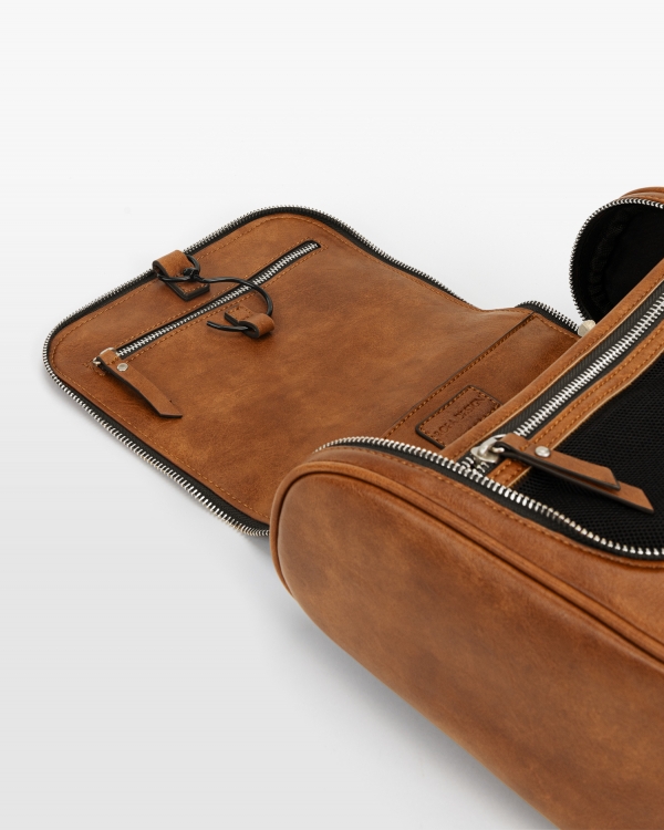 Necessär med krok för upphängning