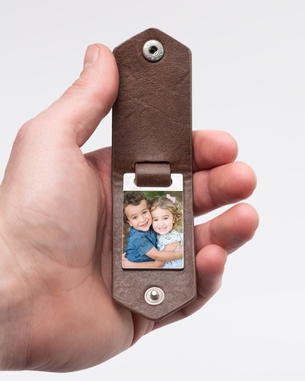 Nyckelring med bild som är både personlig och uppskattad. Säljs i 2-pack, skäm bort både farfar och morfar med en fin nyckelring