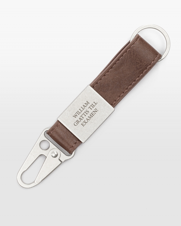 Graverad nyckelring - perfekt examenspresent