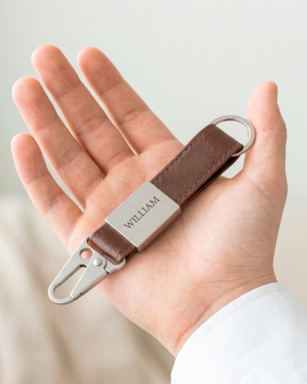 Personligt graverad Nyckelring som konfirmationspresent