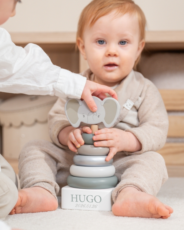 Stapeltorn i form av en elefant för barn, med namn och datum