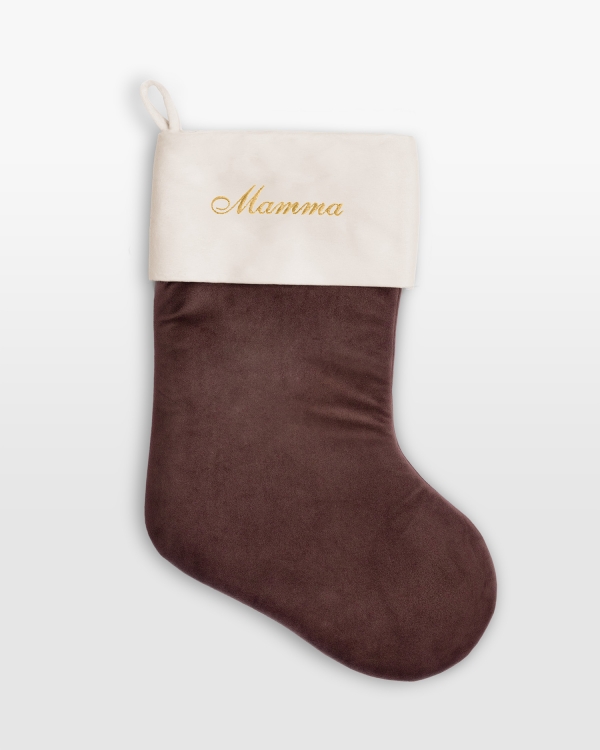 Julstrumpa i brun sammet till mamma som broderas med namn