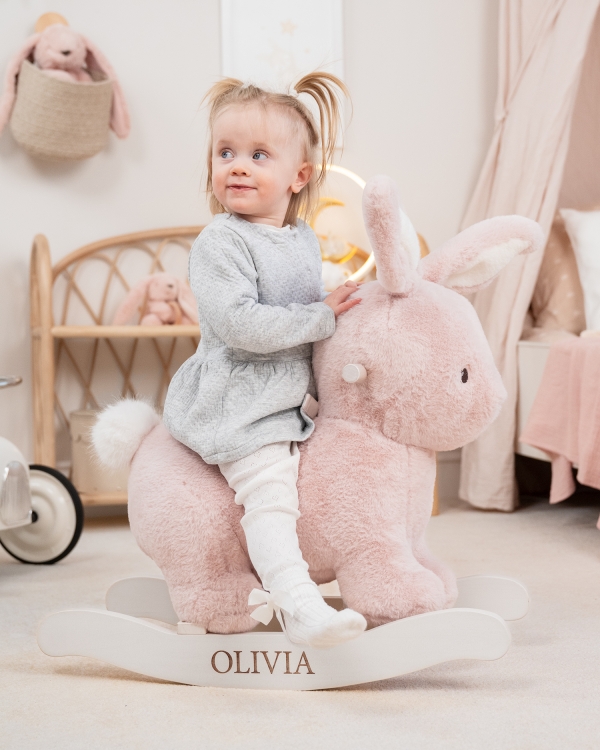 Rosa gungdjur i form av kanin med personlig märkning