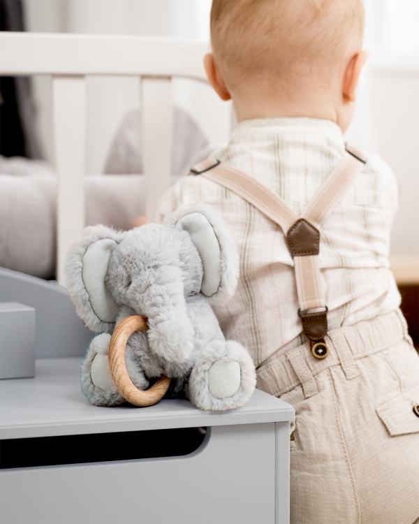 Gosedjur med bitring i form av en elefant