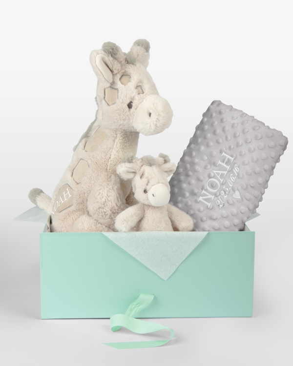 Presentset för barn med skallra, gosedjur och mjuk grå filt med namn