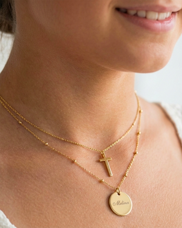 Två halsband i ett set med namn