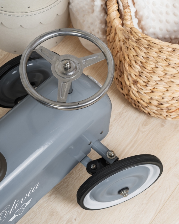sparkbil för barn med fina detaljer