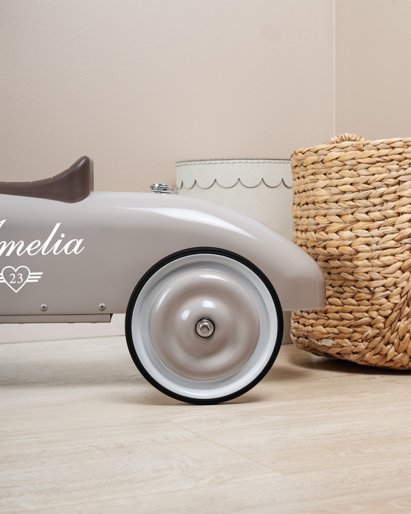 sparkbil med fina detaljer och namn