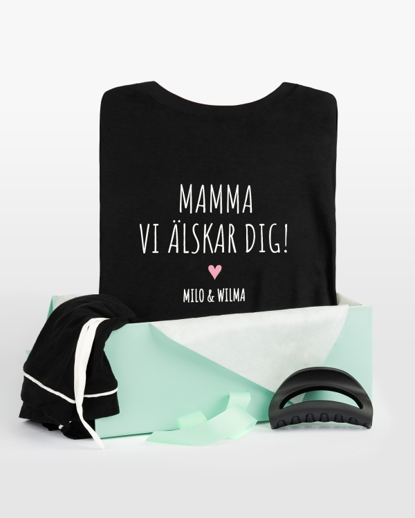 Presentset med pyjamas med namn och hårklämma
