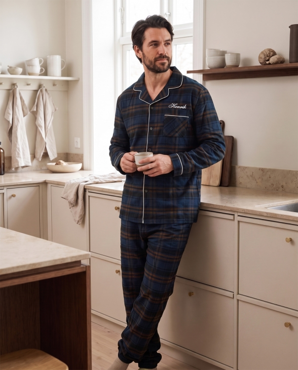 Flanellpyjamas med personlig brodyr