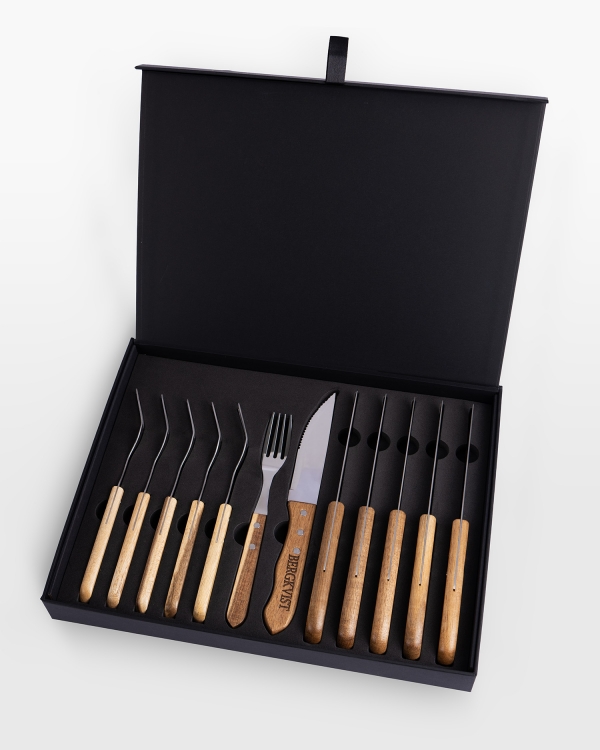 Grillbestick med trähandtag och gravyr